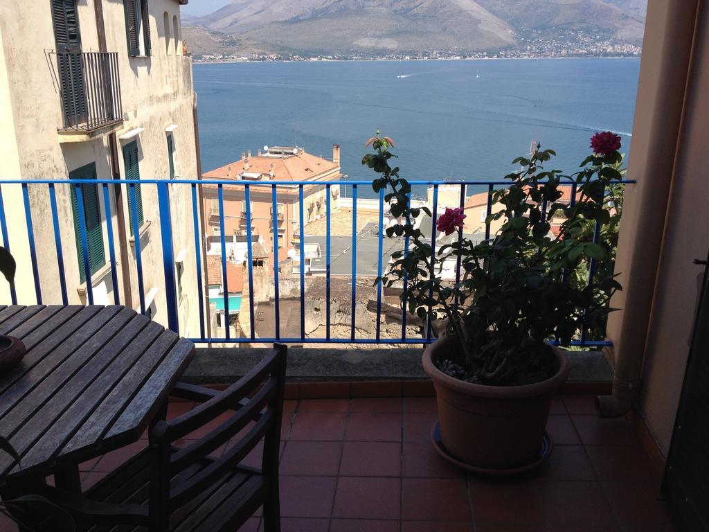 جنوى Bed & Breakfast Castello Aragonese الغرفة الصورة